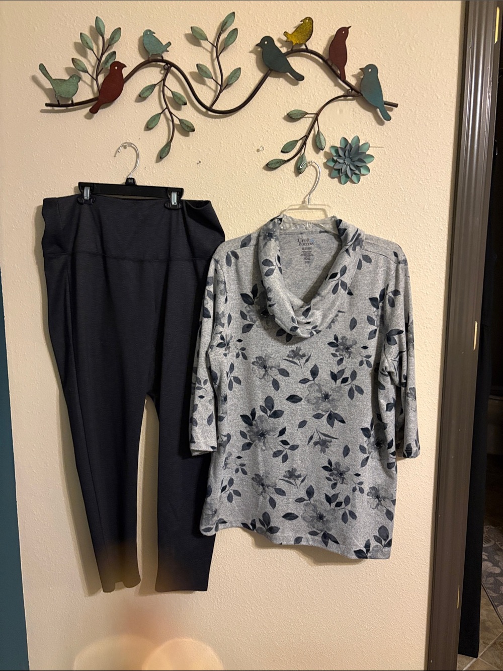 croft & barrow Gray Floral Cowl Neck Top with dark gray Leggings